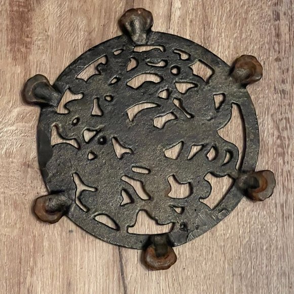Wilton Cast Iron 6-Footed Trivet USA Eagle Roses Vines - Picture 5 of 6